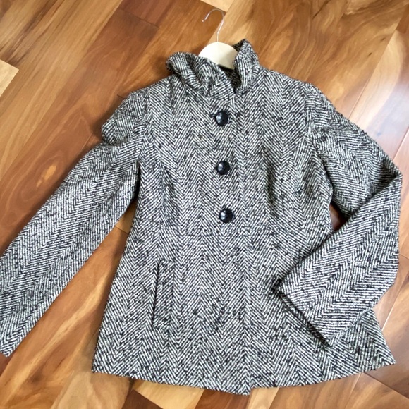 Old Navy Black and White jacket with gold thread - Picture 2 of 6